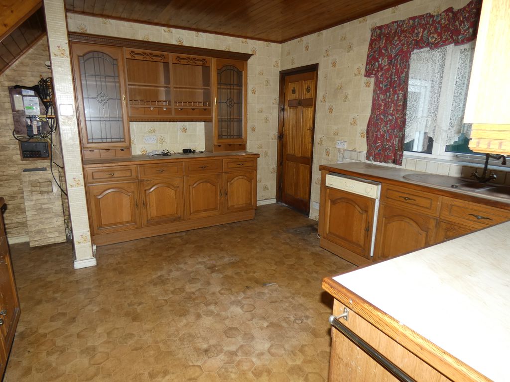 Kitchen- click for photo gallery